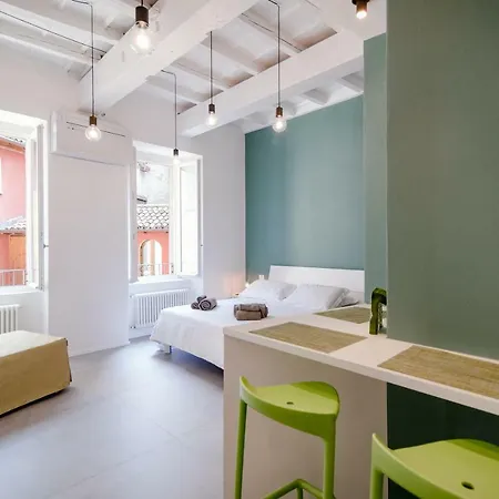 Food's Square - By House Of Travelers - Como