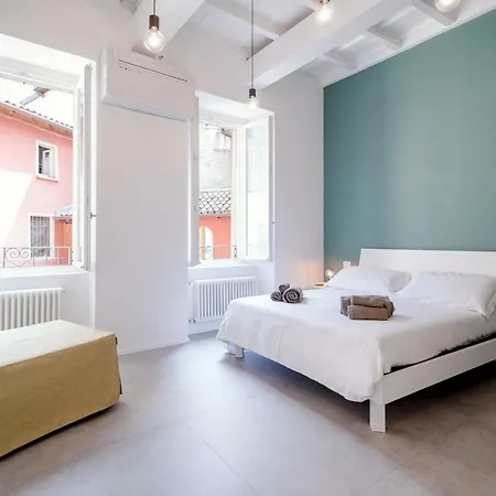 Food's Square - By House Of Travelers - Como