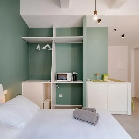 Food's Square - By House Of Travelers - * Como